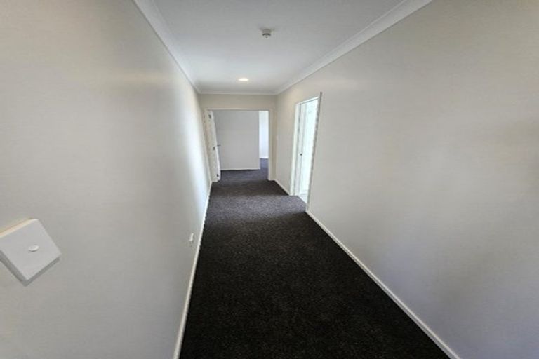 Photo of property in 27 Hammick Crescent, Pyes Pa, 3112