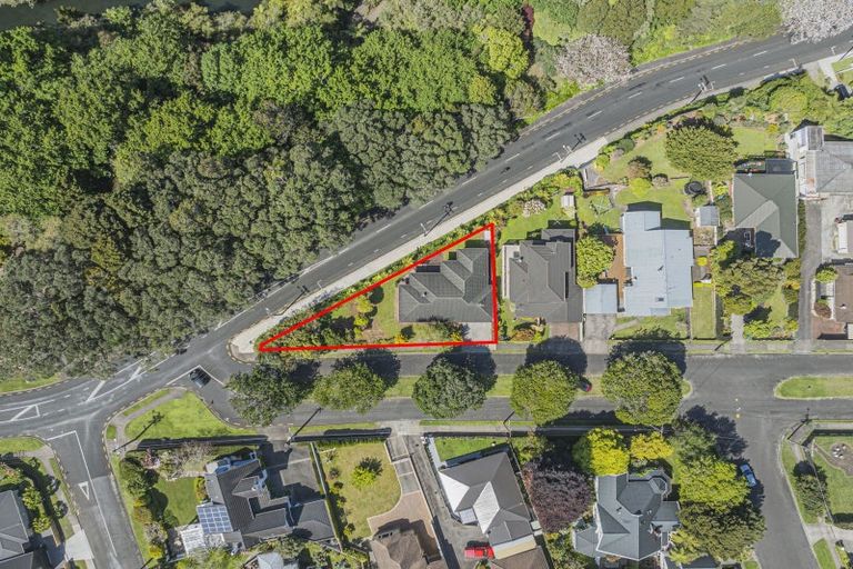 Photo of property in 55 Victoria Road, New Plymouth, 4310