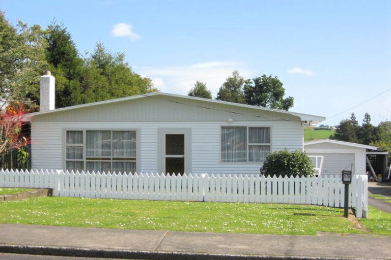 Photo of property in 55 Wallath Road, Westown, New Plymouth, 4310