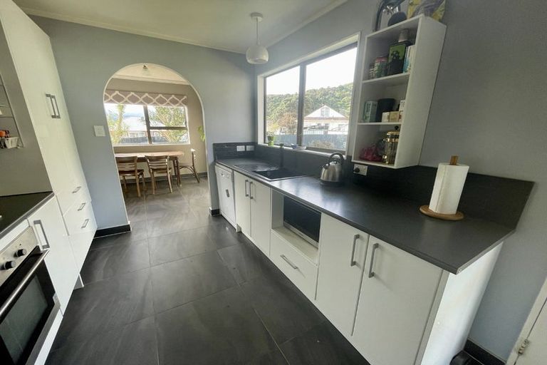 Photo of property in 8 Buller Grove, Naenae, Lower Hutt, 5011