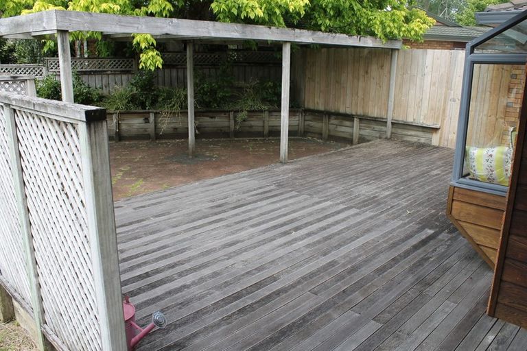 Photo of property in 1/47 Headcorn Place, Botany Downs, Auckland, 2010