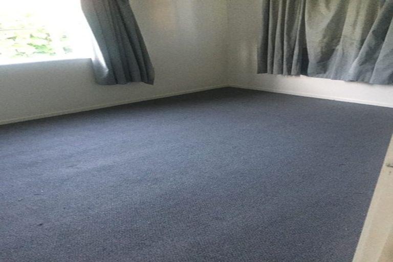 Photo of property in 2/56 Northcote Road, Northcote, Auckland, 0627