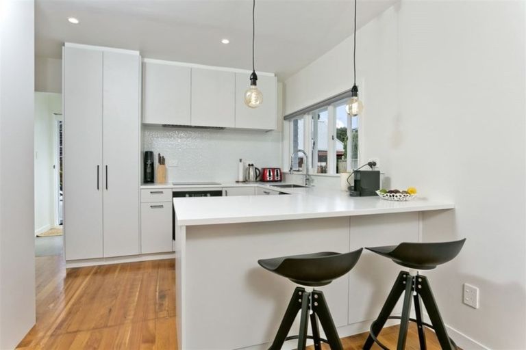 Photo of property in 1/58 Hillcrest Avenue, Hillcrest, Auckland, 0627