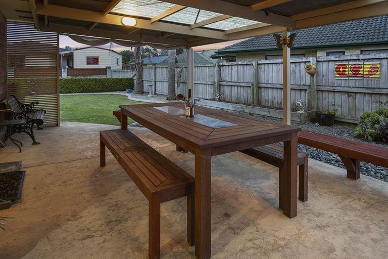 Photo of property in 13 O'sullivan Place, Waiuku, 2123