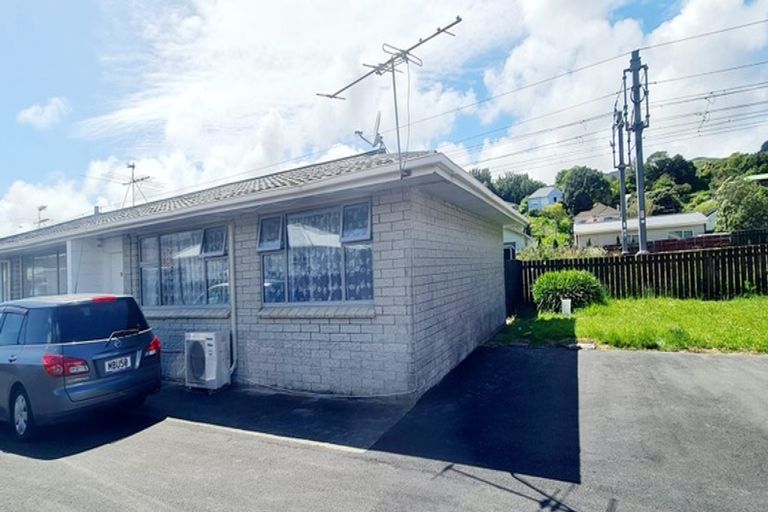 Photo of property in 10/10 Rawson Street, Tawa, Wellington, 5028