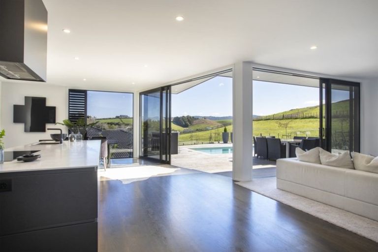 Photo of property in 15 Laly Haddon Place, Matakana, Warkworth, 0985