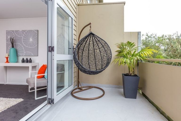 Photo of property in 325/26 Morningside Drive, Morningside, Auckland, 1025