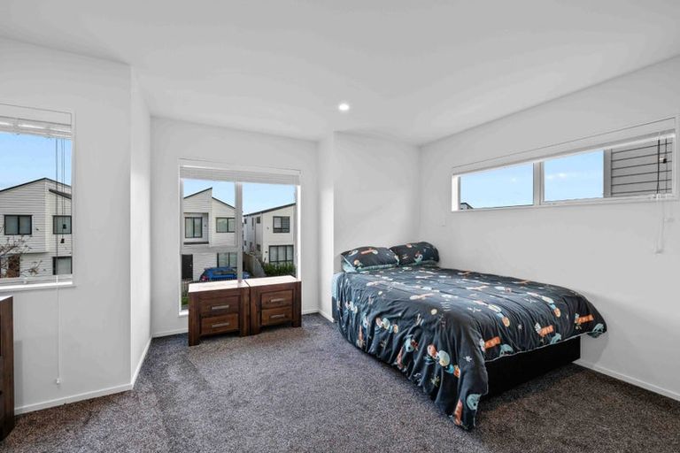 Photo of property in 102 Bellbird Street, Papakura, 2110