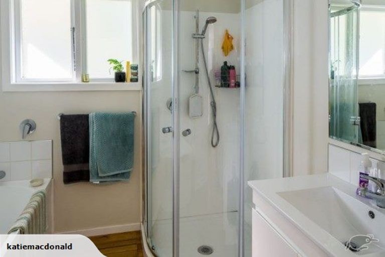 Photo of property in 26 Kiriwai Road, Paremata, Porirua, 5024