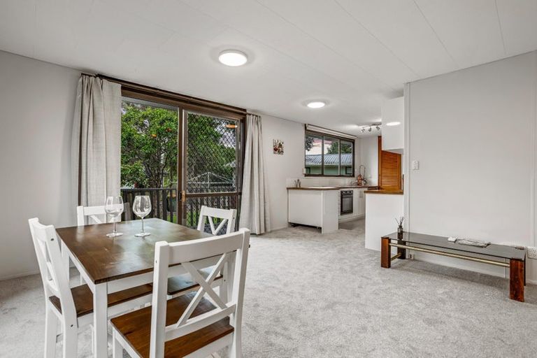 Photo of property in 2/5 Compass Place, Te Atatu Peninsula, Auckland, 0610