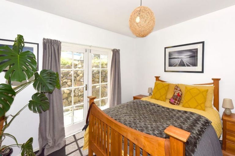 Photo of property in 64 Hawkhurst Road, Lyttelton, 8082