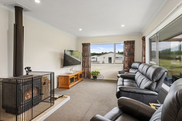 Photo of property in 275 Rangiora Woodend Road, Waikuku, Kaiapoi, 7691