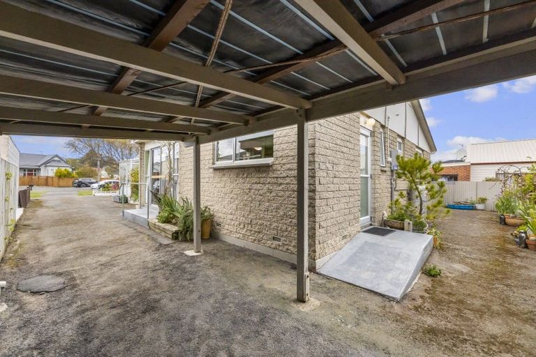 Photo of property in 16a Royal Crescent, Saint Kilda, Dunedin, 9012
