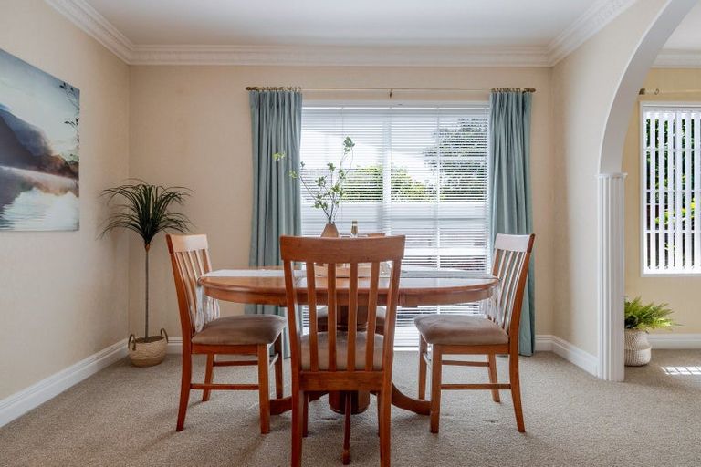 Photo of property in 17 Earl Place, Hokowhitu, Palmerston North, 4410
