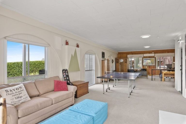 Photo of property in 21 Chelsea View Drive, Chatswood, Auckland, 0626