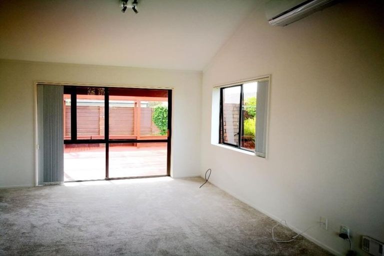 Photo of property in 30 Glucina Avenue, West Harbour, Auckland, 0618