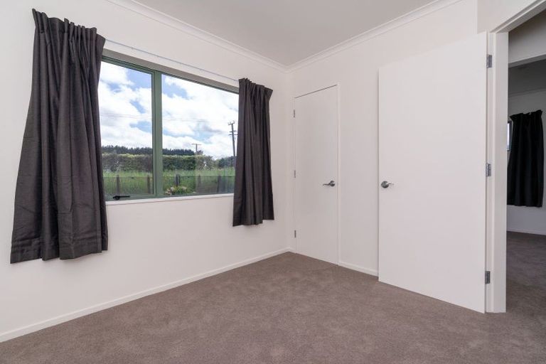 Photo of property in 37 Waikawa Beach Road, Manakau, Levin, 5573