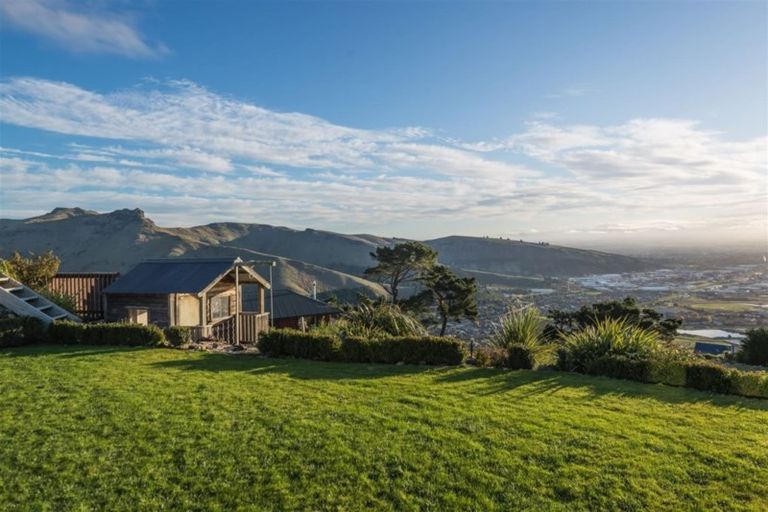 Photo of property in 25 Parkridge Place, Mount Pleasant, Christchurch, 8081