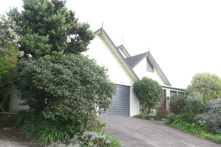 Photo of property in 2 Exploration Way, Whitby, Porirua, 5024
