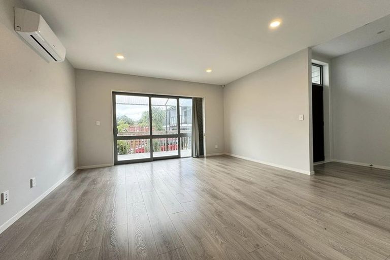 Photo of property in 6 Wyon Way, Flat Bush, Auckland, 2016