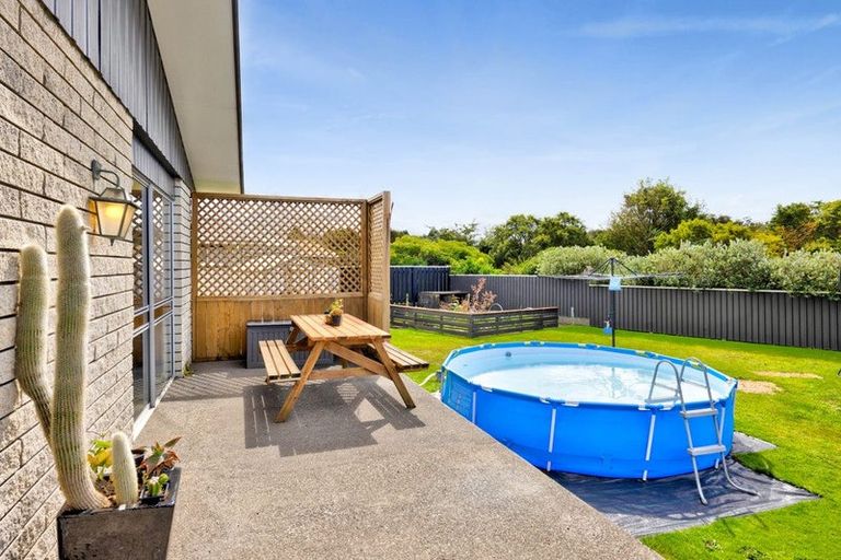 Photo of property in 18 Oberon Street, Stratford, 4332