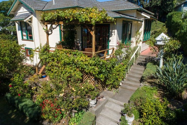 Photo of property in 19 Cameron Road, Bluff Hill, Napier, 4110