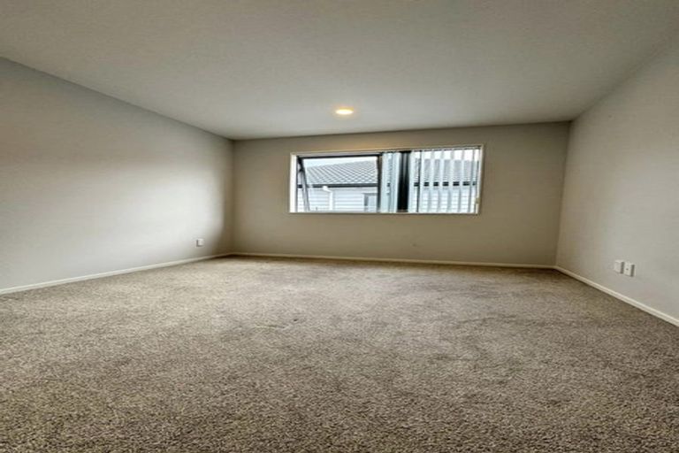 Photo of property in 6 Wyon Way, Flat Bush, Auckland, 2016