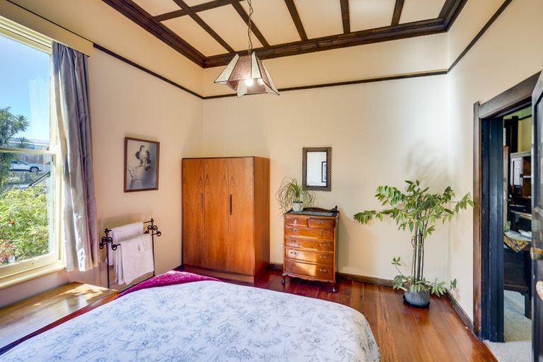 Photo of property in 19 Cameron Road, Bluff Hill, Napier, 4110