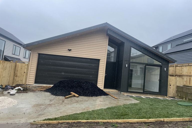 Photo of property in 19 Paparahi Place, Wainui, Silverdale, 0992