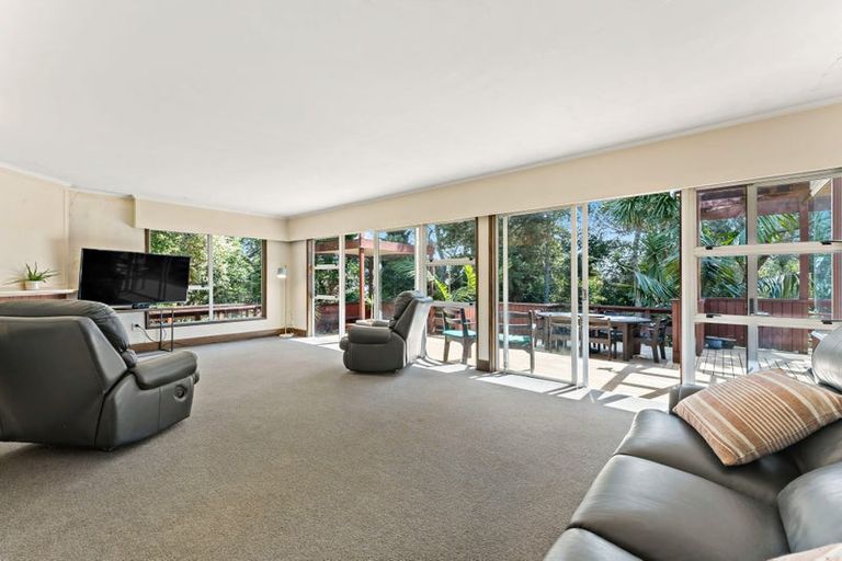 Photo of property in 603 East Coast Road, Browns Bay, Auckland, 0632