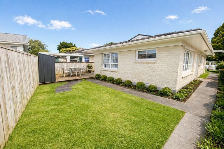 Photo of property in 1/2 Onslow Road, Papakura, 2110