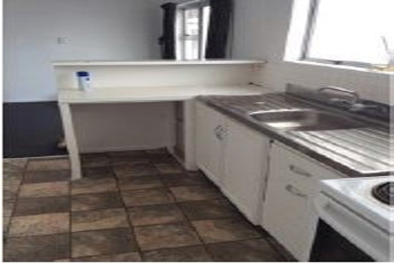 Photo of property in 43 Frobisher Way, Clendon Park, Auckland, 2103