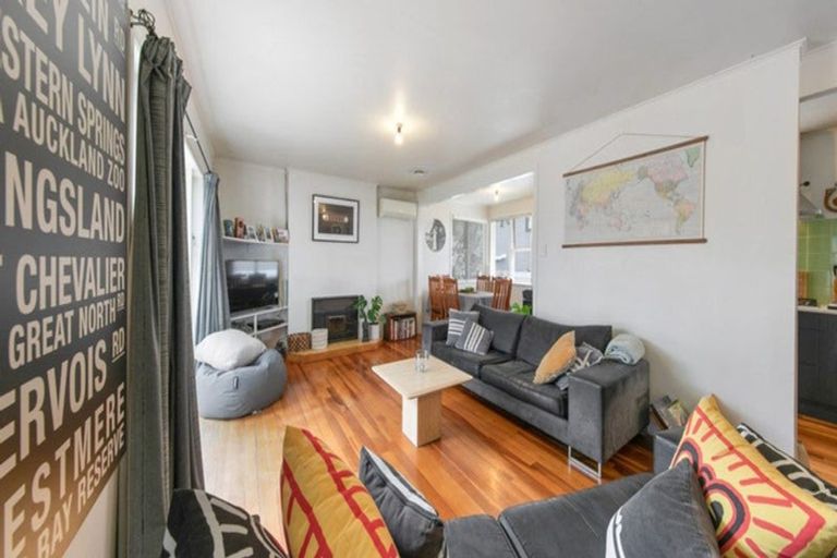 Photo of property in 27 Wharf Road, Te Atatu Peninsula, Auckland, 0610
