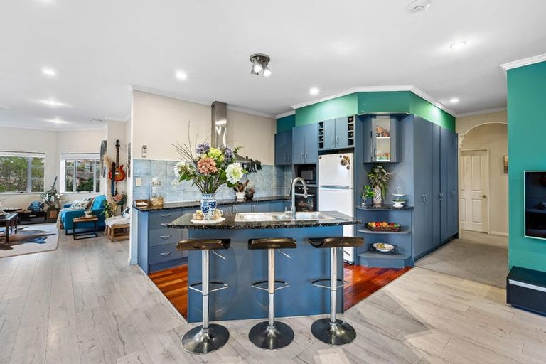 Photo of property in 21 Cinnabar Place, Westgate, Auckland, 0614