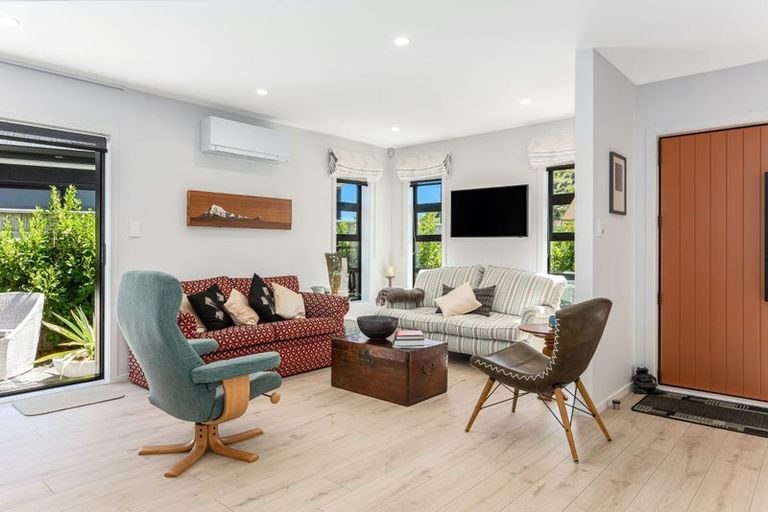 Photo of property in 41b Queen Charlotte Drive, Aotea, Porirua, 5024