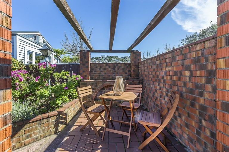 Photo of property in 102 Yule Street, Lyall Bay, Wellington, 6022