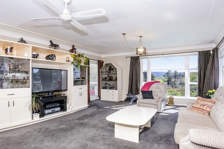 Photo of property in 135 Forest Hill Road, Henderson, Auckland, 0612