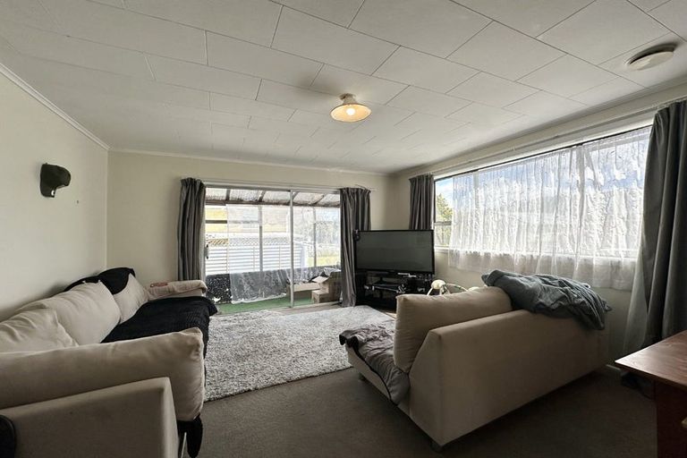 Photo of property in 1/18 Oregon Drive, Maoribank, Upper Hutt, 5018