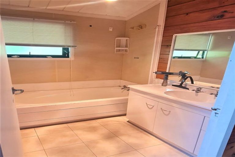 Photo of property in 502 Beach Road, Murrays Bay, Auckland, 0630