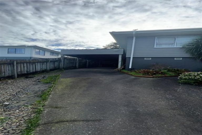 Photo of property in 4 Pahi Place, West Harbour, Auckland, 0618