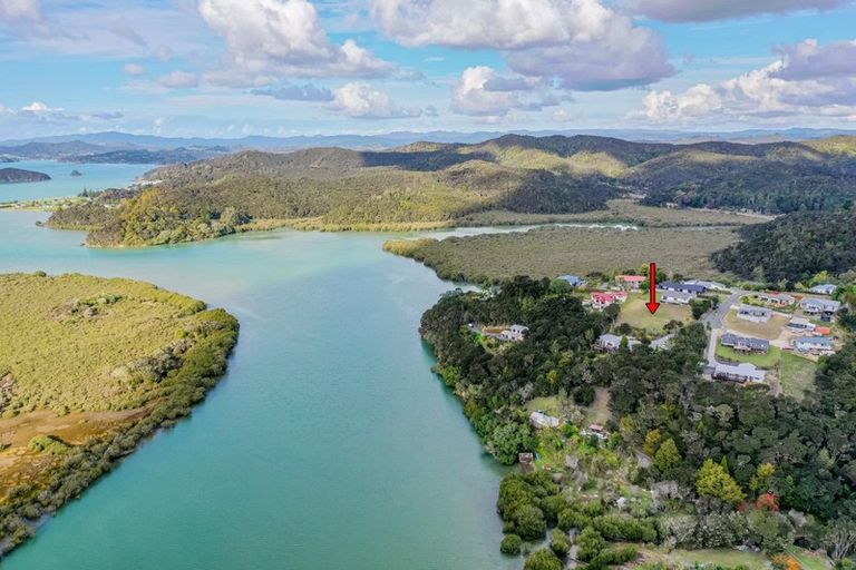 Photo of property in 14 Waterview Place, Haruru, 0204