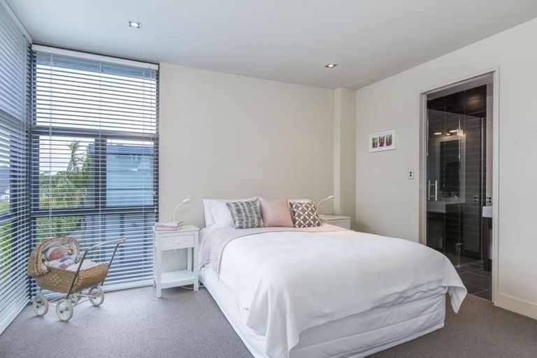 Photo of property in 4a Norwood Road, Bayswater, Auckland, 0622