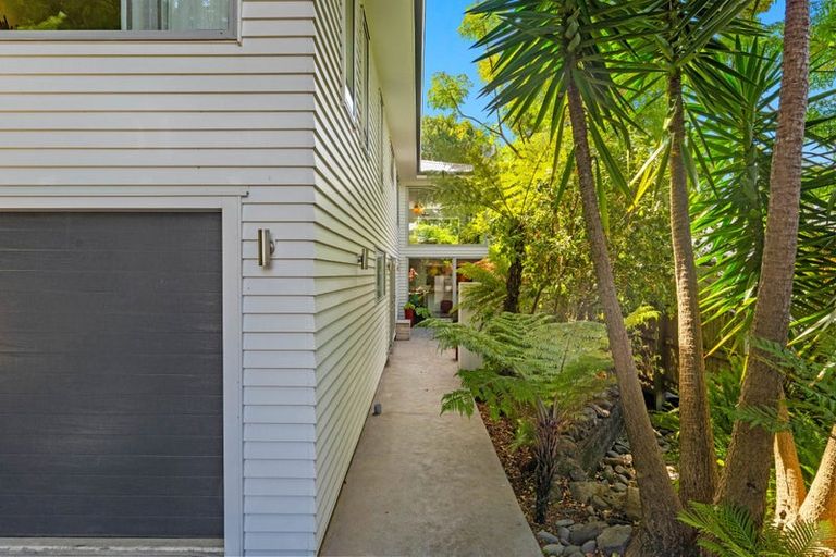 Photo of property in 87 Matipo Road, Mairangi Bay, Auckland, 0630