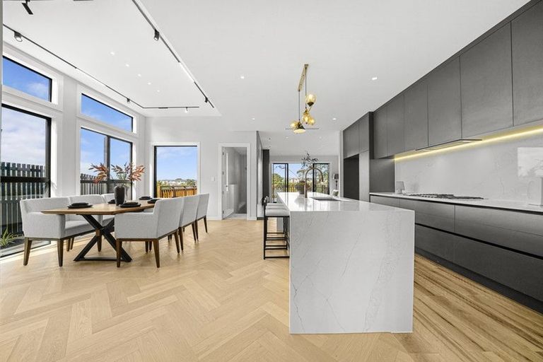 Photo of property in 18 Pukeko Road, Hobsonville, 0616