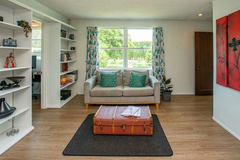 Photo of property in 20 Deakin Place, Clive, 4102