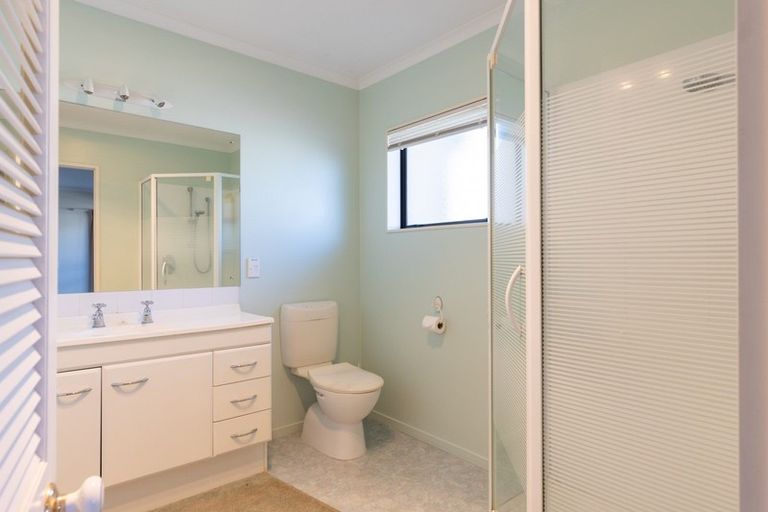 Photo of property in 5 Karina Road, Merrilands, New Plymouth, 4312