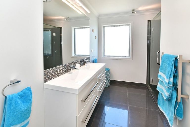 Photo of property in 38 Manhattan Rise, Orewa, 0931