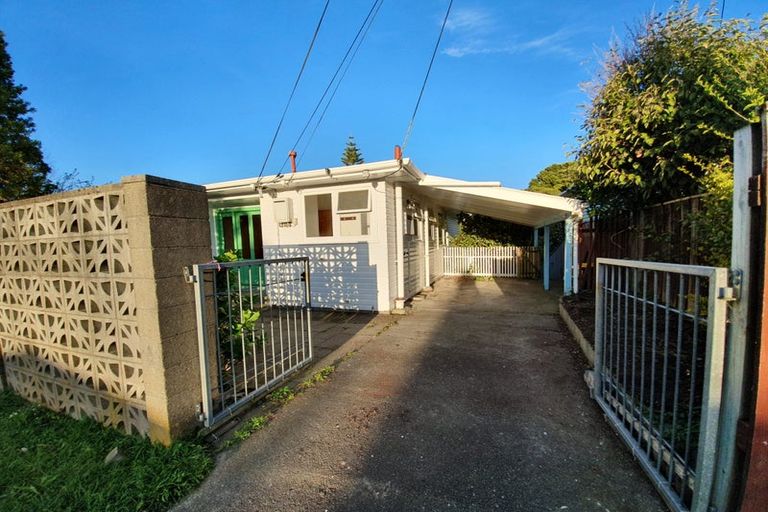 Photo of property in 38 Oswald Crescent, Paparangi, Wellington, 6037