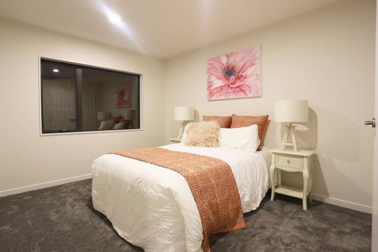 Photo of property in 6 Celestial Crescent, Orewa, 0931