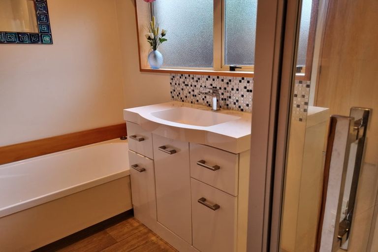 Photo of property in 5a Oakhurst Place, Russley, Christchurch, 8042